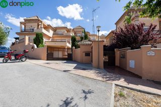 Casa adossada a Paseo pedro verde 2. Ponemos a la venta esta preciosa casa en urbanizacion cerrada, c