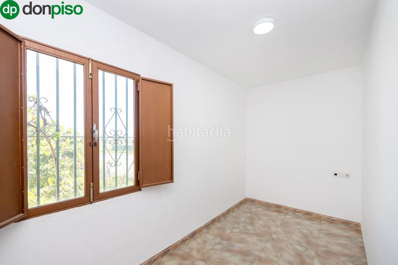 Foto e0486a75-f07c-4cb1-9598-bab6a63a1859. Masia amb aparcament a Poniente Armilla