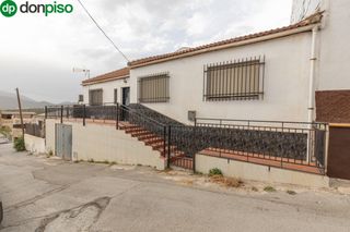 Maison  Calle calle mariana pineda. Título vivienda amplia con cochera y dos patios en zona céntrica