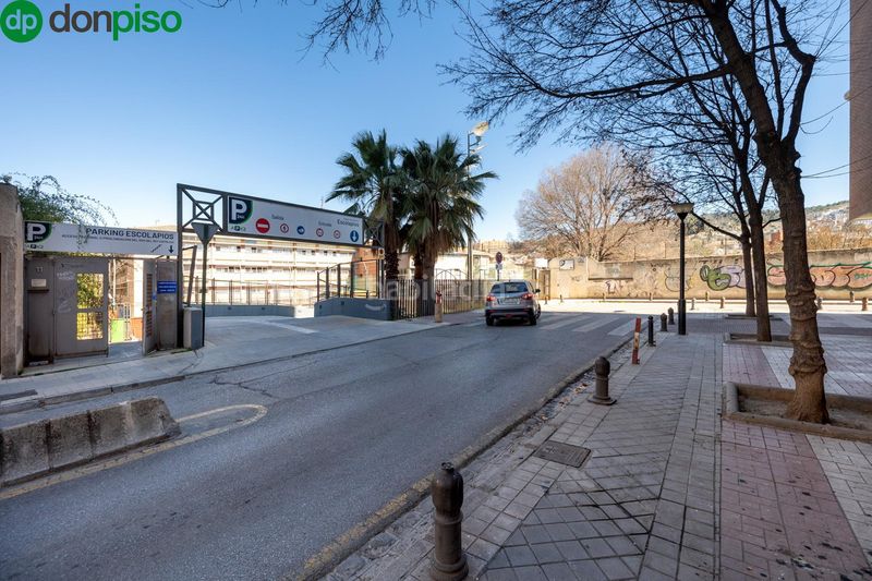 Foto 2a3a6cf4-f183-4876-a4f6-23a8e2a30aed. Aparcament cotxe a Cervantes Granada