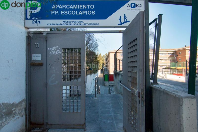 Foto 6d4a0896-1910-43e0-adc7-754612aca234. Aparcament cotxe a Cervantes Granada
