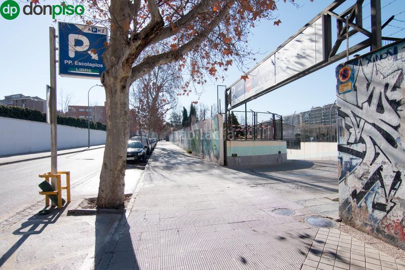 Foto cdb4ddf6-b13f-4026-8feb-45c27bfb7dcd. Aparcament cotxe a Cervantes Granada