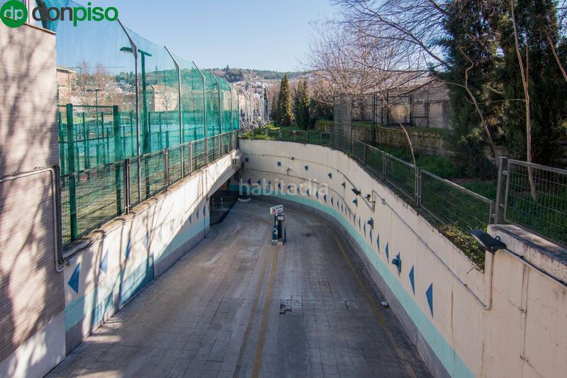 Foto d58b3308-e0d6-4851-8201-dc70291f39e4. Aparcament cotxe a Cervantes Granada