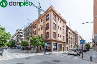 Aparcament cotxe a Calle Azhuma 24