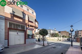 Business premise in Calle santa adela 1. Amplio inmueble en el centro de peligros con múltiples posibilid