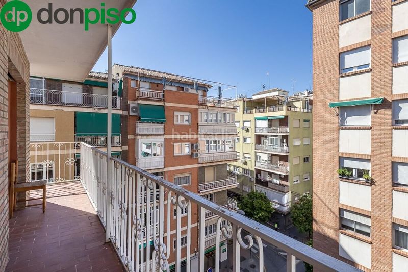 Foto df4ba2d3-b1e5-4e91-a4b9-d0b9b6a7e4fb. Pis amb calefacció a Pajaritos Granada