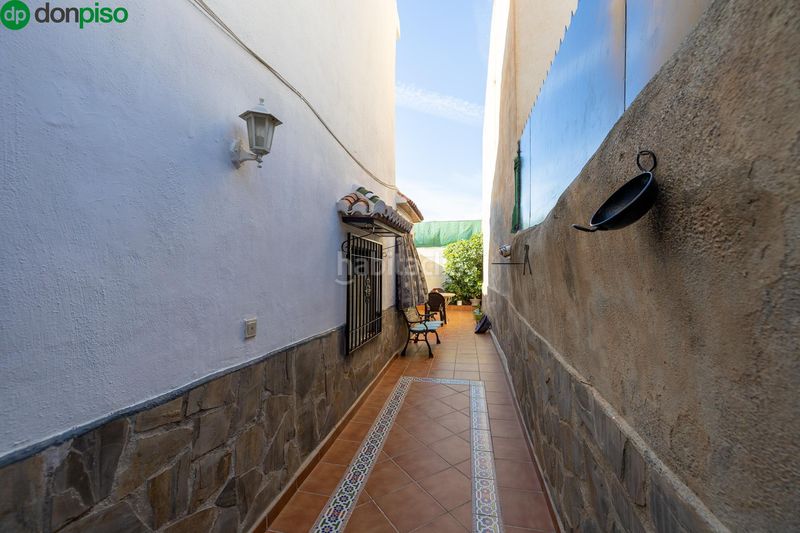Foto fe1291fd-fb86-4098-947e-ccde6f86a5d0. Casa adossada a Lecrín