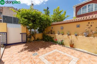 Reihenhaus  Calle calle virgen de loreto. Vivienda adosada con patio, terraza y garaje en armilla