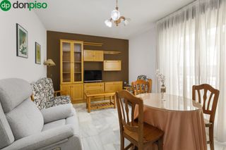 Apartament  Calle santo tomás de villanueva. Inversión segura en granada piso exterior y luminoso en zona hip