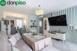 Doppelhaus  Calle clara campoamor. Adosada en atarfe