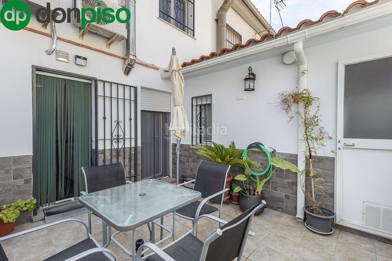 Foto 5a8933d0-3b0c-4cd3-a3ab-8c78756e7008. Casa aparellada amb calefacció aparcament a Atarfe