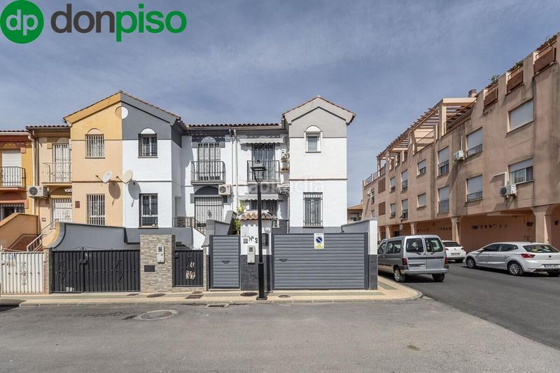 Foto be893636-9262-4f60-9a4b-faa78da13861. Casa aparellada amb calefacció aparcament a Atarfe