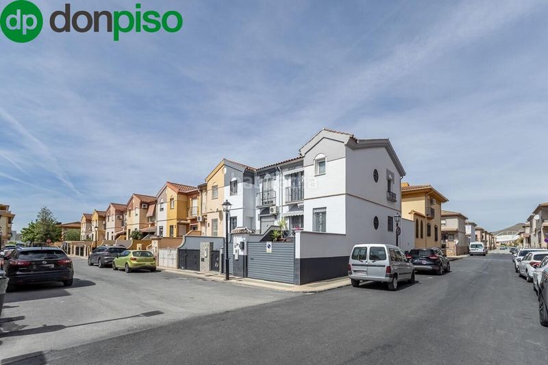 Foto d32084a7-9294-418f-b5ee-2a1de1e49d54. Casa aparellada amb calefacció aparcament a Atarfe