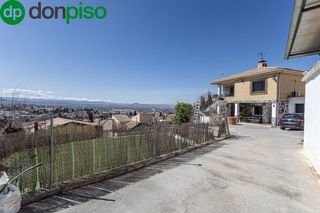 House  Calle molinillo. Unifamiliar con gran parcela en barrio monachil