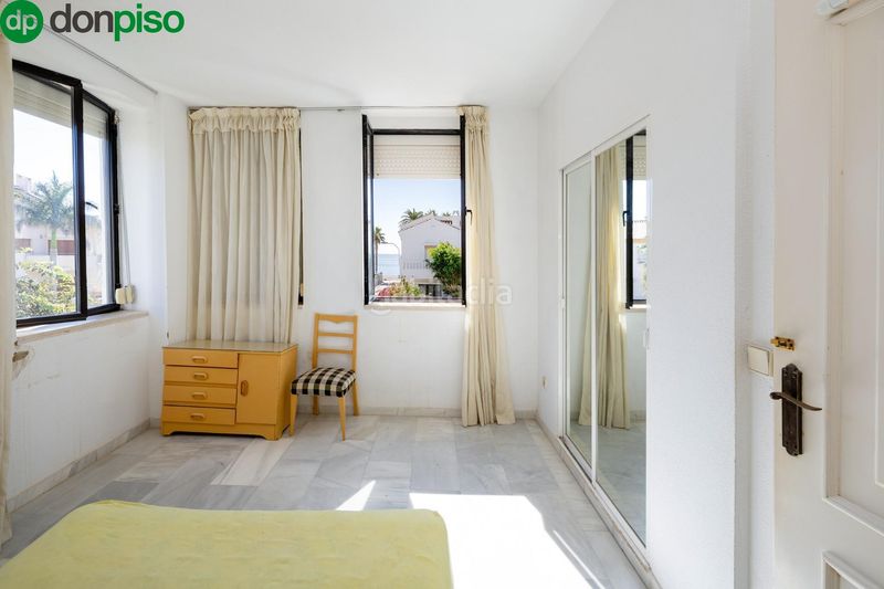 Foto 040210f0-680d-4a0c-a09f-06cd8e86bb0e. Casa aparellada a Calahonda - Carchuna Motril