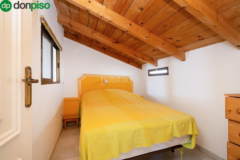 Foto 13138f7a-798f-48be-8a35-1bdd24c68d2c. Casa aparellada a Calahonda - Carchuna Motril