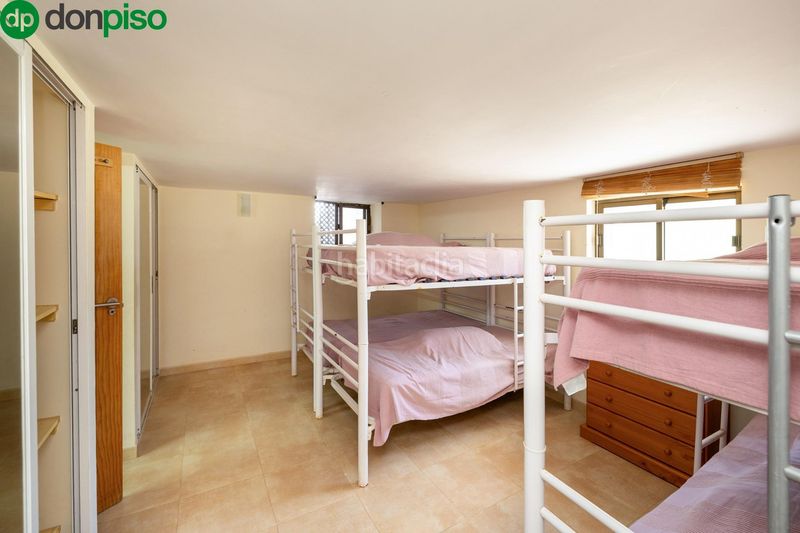 Foto 2368f08f-ccfe-4f95-b77f-949b649dd6c0. Casa aparellada a Calahonda - Carchuna Motril