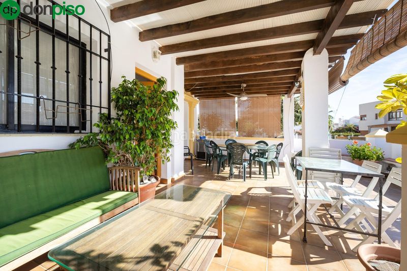 Foto a39d9b65-43e9-4c0d-9b86-9a63b9b16575. Casa aparellada a Calahonda - Carchuna Motril