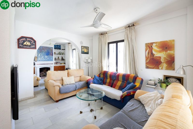 Foto ca644034-86e3-4425-8a9e-afee9a7fc0f5. Casa aparellada a Calahonda - Carchuna Motril