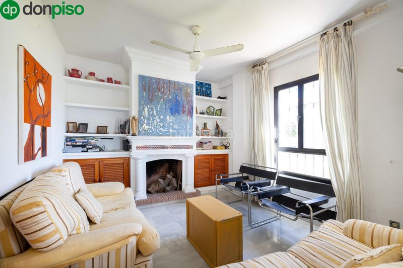 Foto e5914f3d-6e73-4708-847d-093f3ee4228a. Casa aparellada a Calahonda - Carchuna Motril