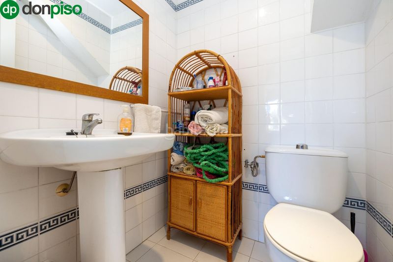 Foto e696abee-e12e-455f-a561-e115b7508d2a. Casa aparellada a Calahonda - Carchuna Motril