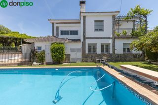 Xalet  Calle calle borgoña. Vivienda exclusiva en urbanización viñas del rey  otura