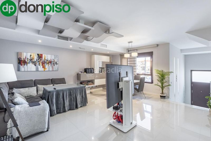 Foto e115f2ae-c02b-4c45-8e8b-869218d1b312. Casa amb calefacció aparcament a Maracena