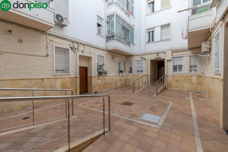 Foto 08584f83-01a8-4898-b029-e5128da01a7c. Pis amb calefacció a Centro - Sagrario Granada