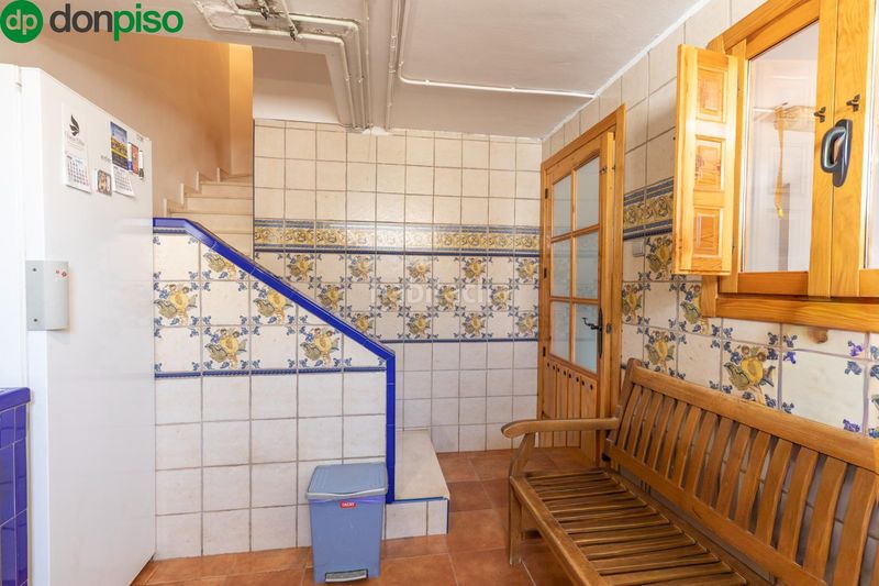 Foto 09d68b25-217d-4f3e-9904-112084628bfa. Casa aparellada amb calefacció aparcament piscina a Gabias (Las)