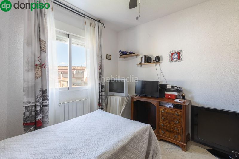 Foto 251f4dcd-18cb-4b50-8399-84be16c1ee69. Casa aparellada amb calefacció aparcament piscina a Gabias (Las)