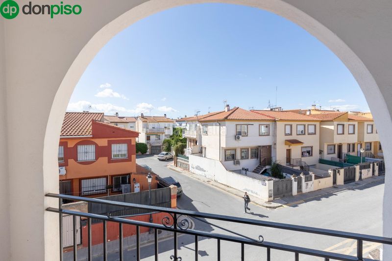Foto 535cd4ae-d8e9-4d9b-9ca4-970978fb9fcd. Casa aparellada amb calefacció aparcament piscina a Gabias (Las)