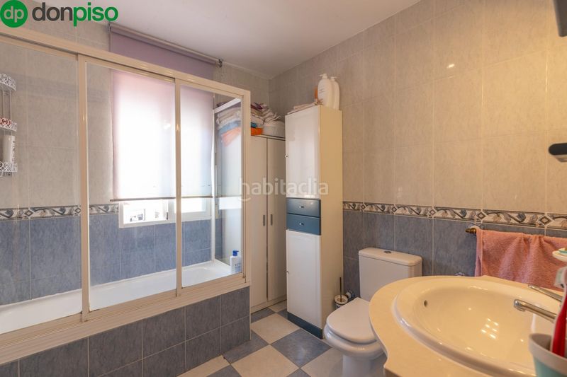 Foto a65f5574-5916-4ff2-a708-6cb5ed795a25. Casa aparellada amb calefacció aparcament piscina a Gabias (Las)