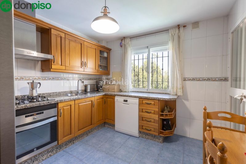 Foto c47b7e01-1bfd-4af8-9140-a481583e2209. Casa aparellada amb calefacció aparcament piscina a Gabias (Las)