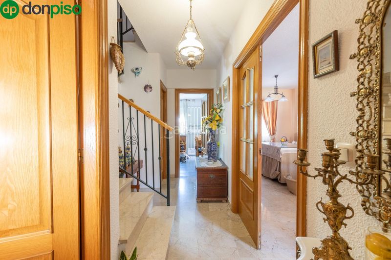 Foto d5b5b0d0-2223-4545-988d-20ef6218b275. Casa aparellada amb calefacció aparcament piscina a Gabias (Las)