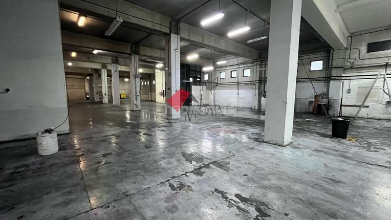 Foto 5a7836fe-2e90-4b1d-a5e0-8cdc488abcb7. Bâtiment à usage industriel dans Lavadores Vigo