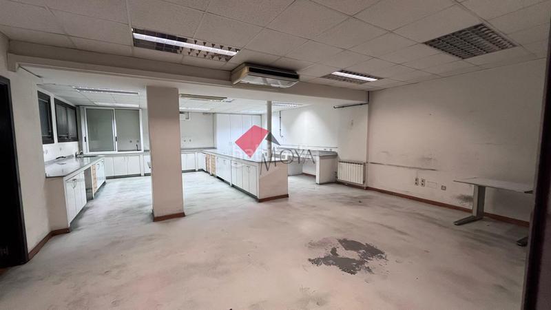 Foto a9a52d15-946f-447f-8cc7-45a1d29c18d3. Bâtiment à usage industriel dans Lavadores Vigo