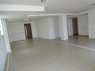 Lloguer Local Comercial  Maliaño - c/juan xxiii. Local 85 m2.  varios huecos  entresuelo una ventana a exterior