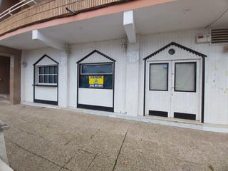 Local commercial à Paseo de la marina española 6. Venta de local zona playa suances