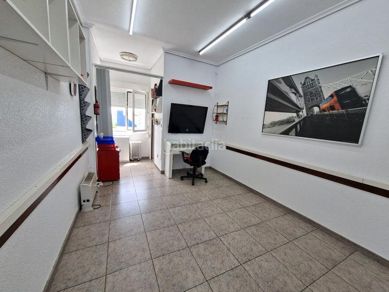Foto dcb66e53-b893-40f2-b13f-a5e64f3d50de. Alquiler local comercial en calle jaime del amo 2 local en centro en Suances