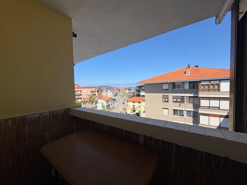 Foto 77e0b9d9-b0ae-4038-8926-d59527e361d7. Piso en avenida derechos de la infancia 5 piso centro en Suances