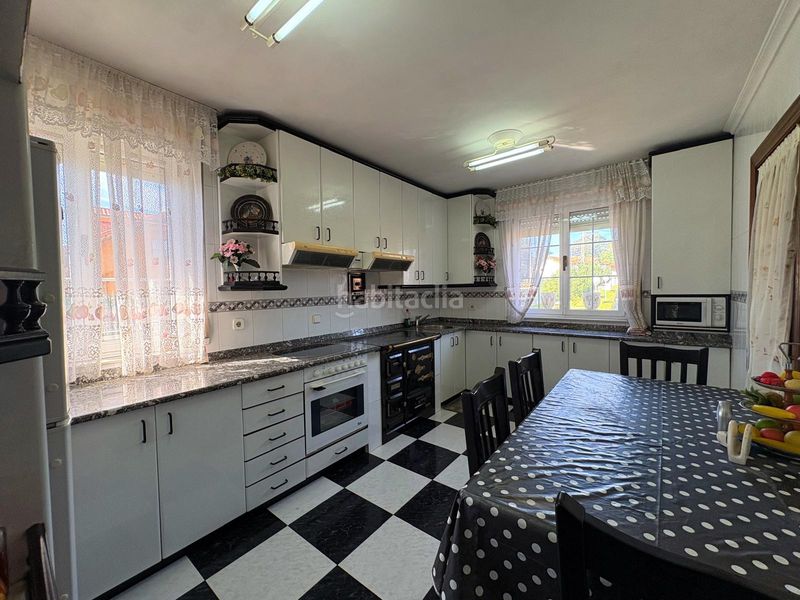 Foto 67a3fd02-4dba-4966-9057-bd521ea8bfe5. Casa con parcheggio in Suances