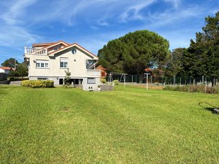 Casa  Avenida la constitución 7. Casa independiente con jardín cerca de suances