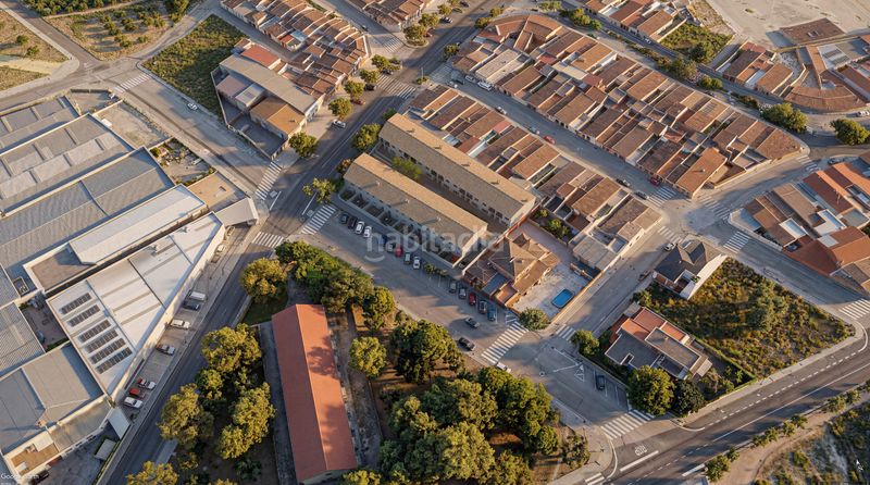 Foto cc1e5dcc-3f46-44a9-b589-07f660dfd18a. Casa adossada a ronda industrial 45 a Castelló de Rugat