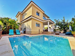 Xalet  Baix maestrat (del). Chalet independiente con piscina en venta en llíria  4 habitacio