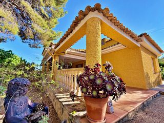Xalet  Cami de la seu. Tu refugio junto a la sierra calderona 5 habitaciones, gran parc