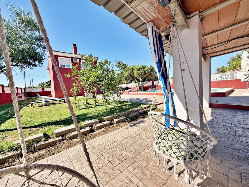 Foto a95cefad-9d5f-4b94-a9c0-3c50dd4072f1. Xalet amb calefacció aparcament piscina a Urbanizaciones Llíria