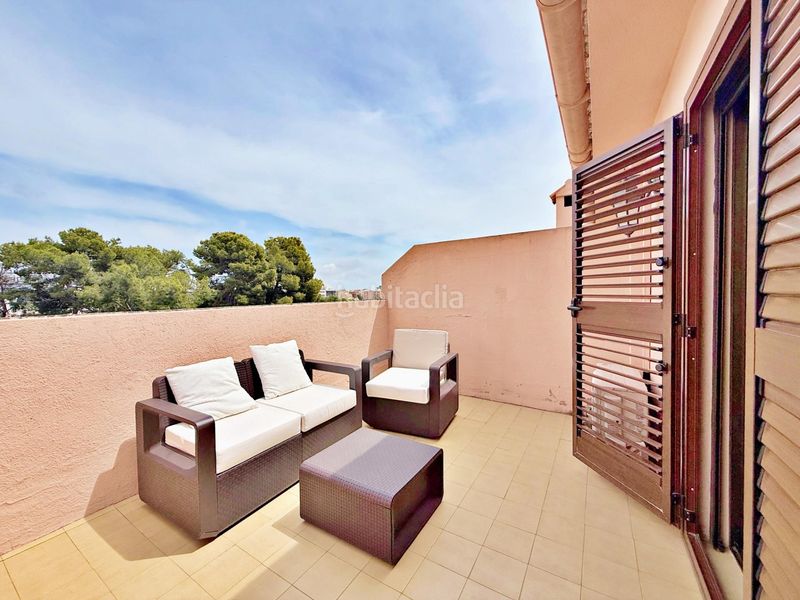 Foto ec3f3144-7f4d-482c-84ee-845fa30c8406. Casa adossada amb aparcament a Centro Ciudad Paterna