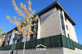 Parking coche en San martin auzoa 27. San martin auzoa. garajea salgai!