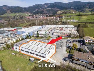 Lloguer Nau industrial  Berezao auzoa auzoa. 1.034 m2ko pabilloi industriala berezaon alokagai edo salgai.