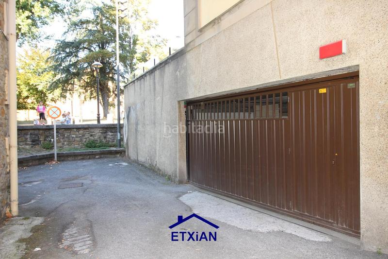 Foto d7c4a59d-89dc-46b2-9feb-ecd60550d340. Aparcament cotxe a Oñati